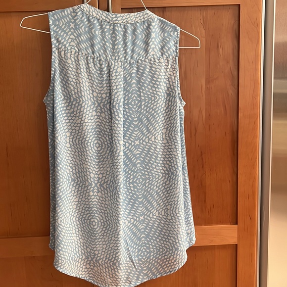 Harve Benard powder blue sleeveless tunic, size medium. - Picture 5 of 5